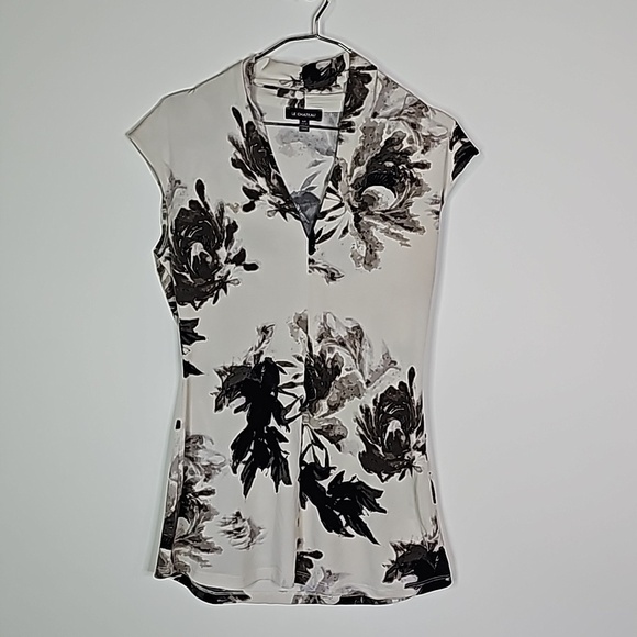 le chateau Tops - LE chateau small floral design short sleeve shirt